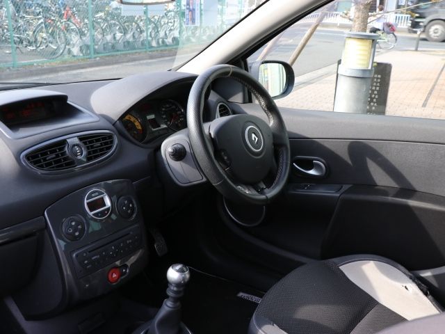 RENAULT LUTECIA 2012 Image 31