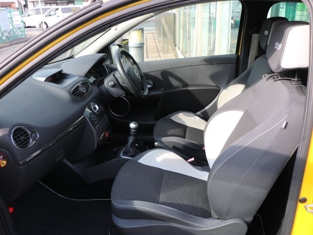 RENAULT LUTECIA 2012 Image 31