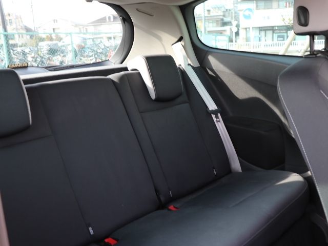 RENAULT LUTECIA 2012 Image 31