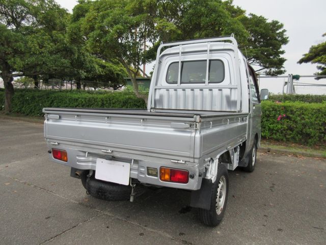 DAIHATSU HIJET TRUCK 4WD 2012 Image 31