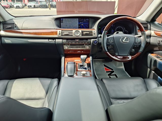 TOYOTA LEXUS LS600HL 2013 Image 31