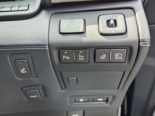 TOYOTA LEXUS LS600HL 2013 Image 31