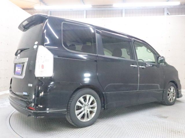 TOYOTA VOXY 2011 Image 31