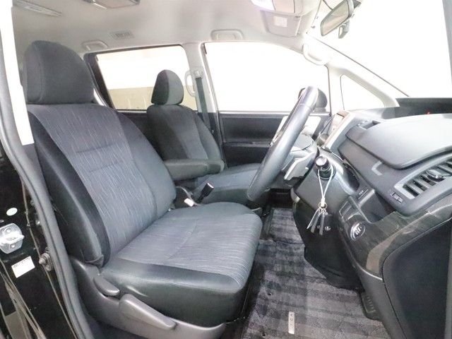 TOYOTA VOXY 2011 Image 31