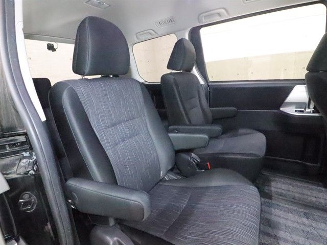 TOYOTA VOXY 2011 Image 31