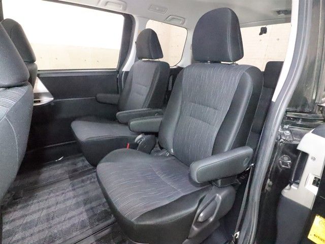 TOYOTA VOXY 2011 Image 31