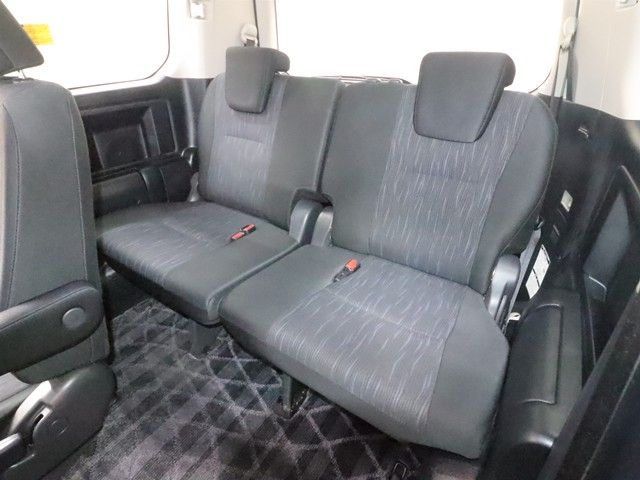 TOYOTA VOXY 2011 Image 31