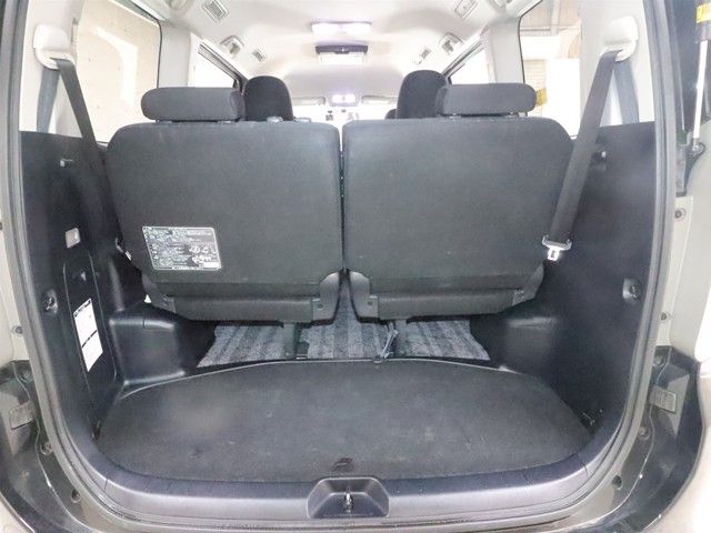 TOYOTA VOXY 2011 Image 31