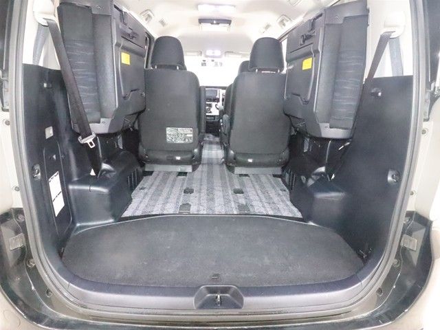 TOYOTA VOXY 2011 Image 31