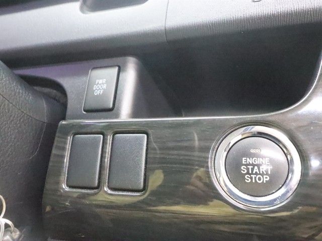 TOYOTA VOXY 2011 Image 31