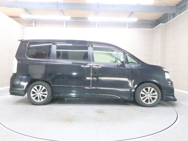 TOYOTA VOXY 2011 Image 31