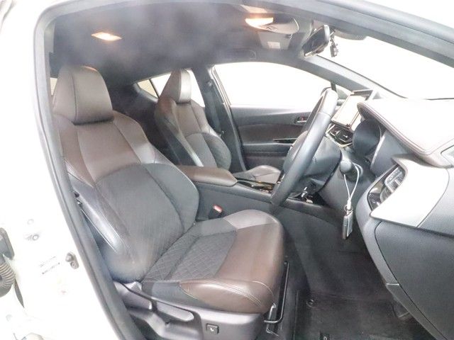 TOYOTA C-HR 2017 Image 31