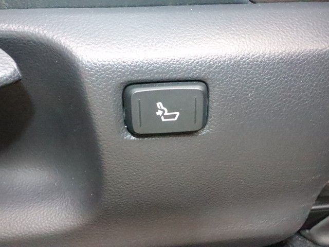 TOYOTA C-HR 2017 Image 31