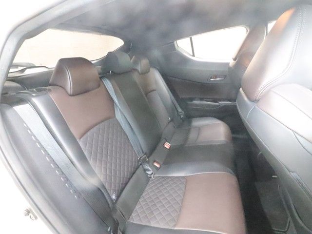 TOYOTA C-HR 2017 Image 31