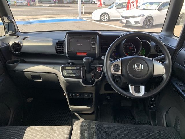 HONDA N BOX 2017 Image 31