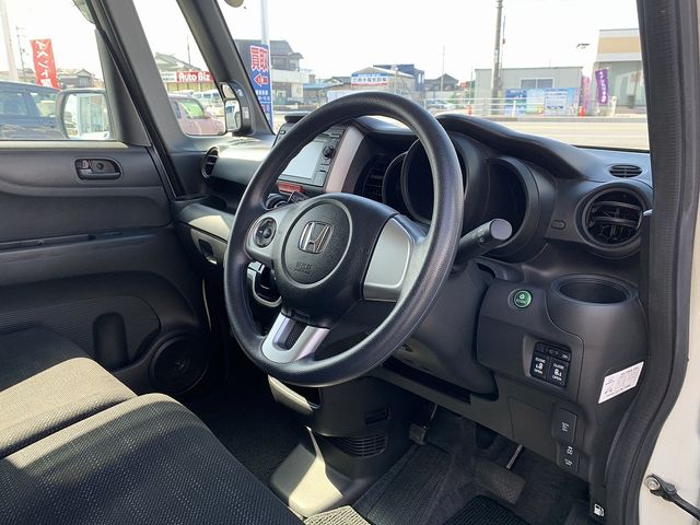 HONDA N BOX 2017 Image 31