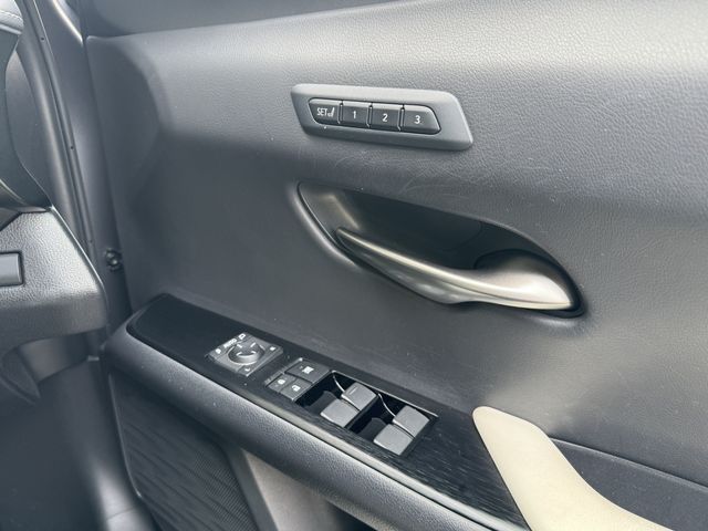 TOYOTA LEXUS UX250H 2019 Image 31