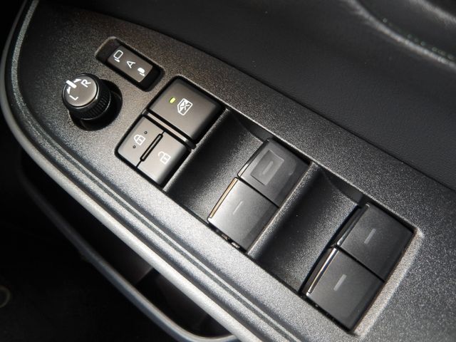 TOYOTA NOAH 2023 Image 31