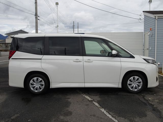 TOYOTA NOAH 2023 Image 31