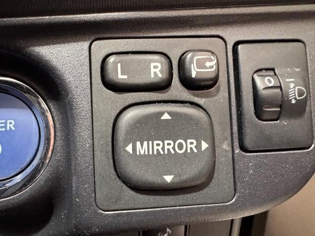 TOYOTA AQUA 2013 Image 31