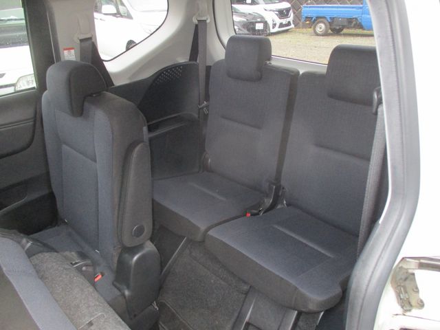 TOYOTA SIENTA HYBRID 2015 Image 31