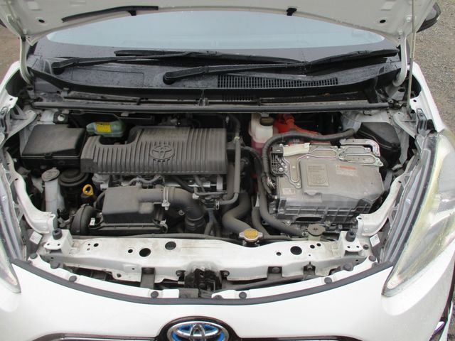 TOYOTA SIENTA HYBRID 2015 Image 31