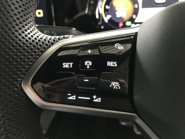 VOLKSWAGEN GOLF 2023 Image 31