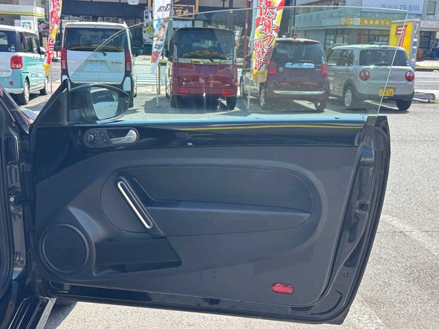 VOLKSWAGEN THE BEETL 2017 Image 31