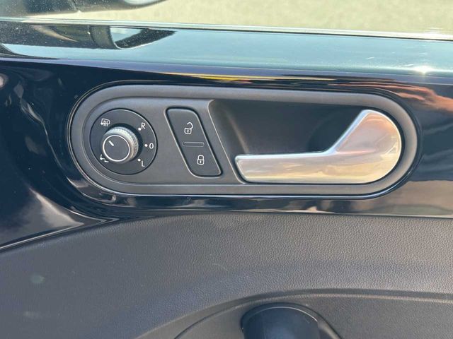 VOLKSWAGEN THE BEETL 2017 Image 31