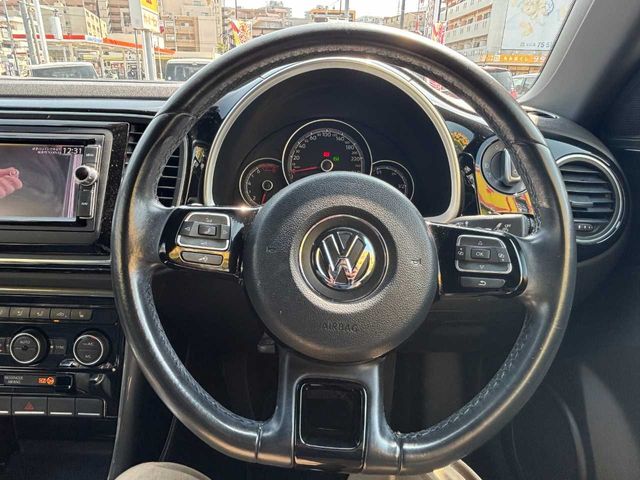 VOLKSWAGEN THE BEETL 2017 Image 31