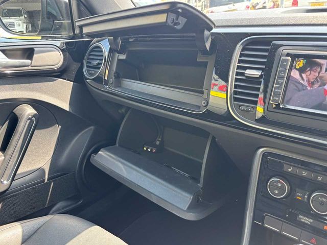 VOLKSWAGEN THE BEETL 2017 Image 31