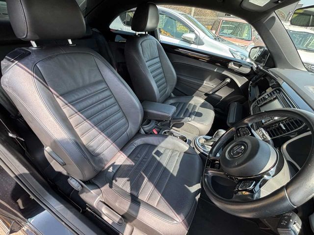 VOLKSWAGEN THE BEETL 2017 Image 31