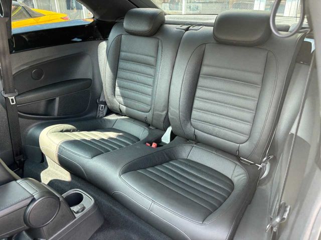 VOLKSWAGEN THE BEETL 2017 Image 31