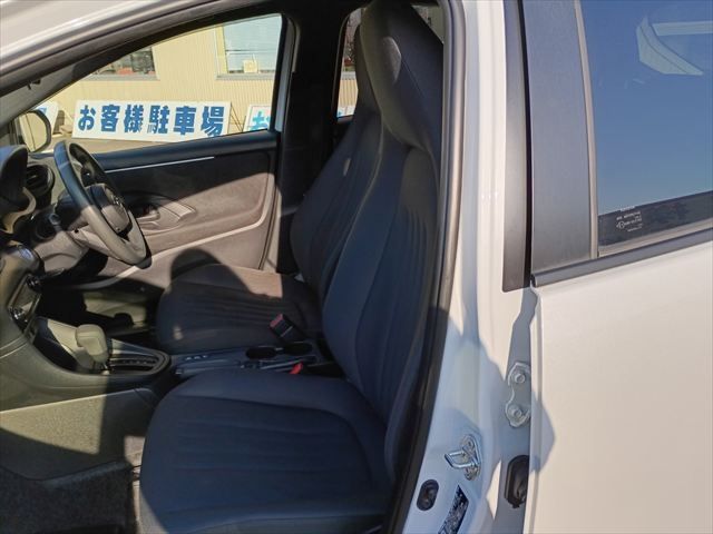 TOYOTA YARIS HYBRID 2022 Image 31