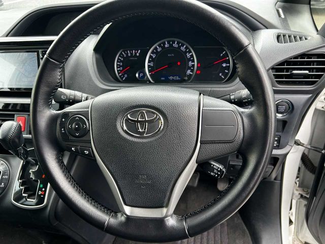 TOYOTA VOXY 2015 Image 31