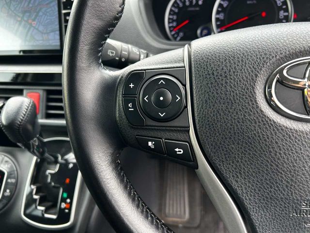 TOYOTA VOXY 2015 Image 31