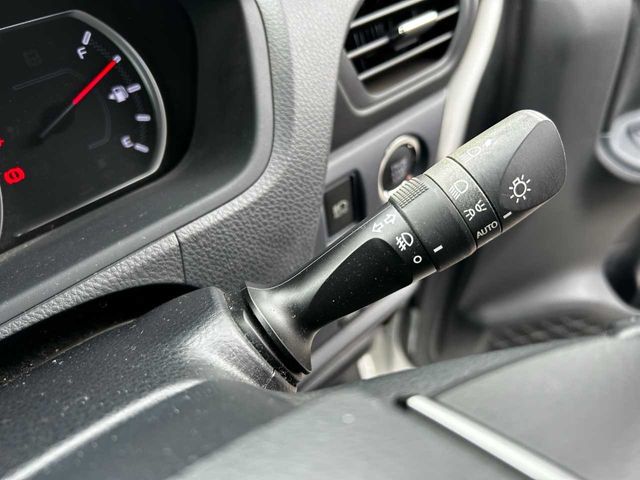 TOYOTA VOXY 2015 Image 31