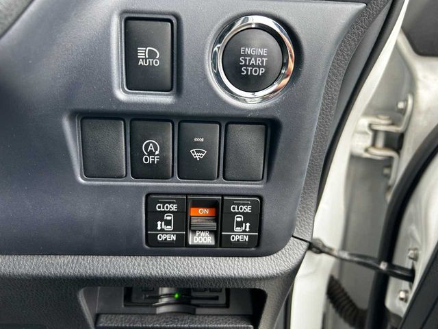 TOYOTA VOXY 2015 Image 31