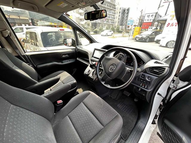 TOYOTA VOXY 2015 Image 31