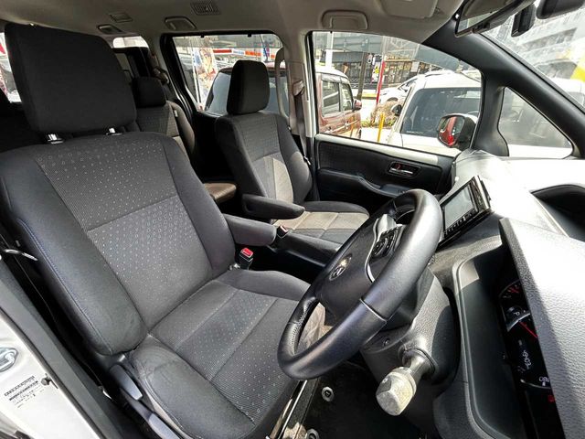 TOYOTA VOXY 2015 Image 31