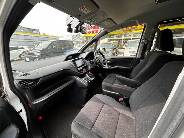 TOYOTA VOXY 2015 Image 31