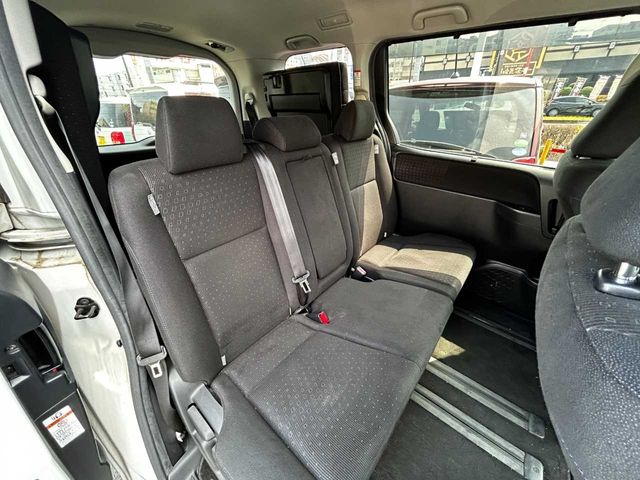 TOYOTA VOXY 2015 Image 31