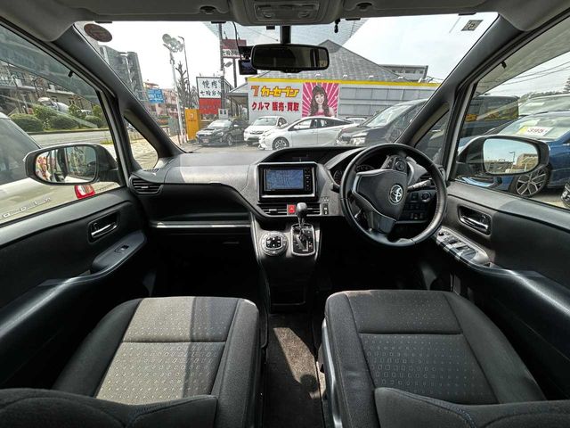 TOYOTA VOXY 2015 Image 31