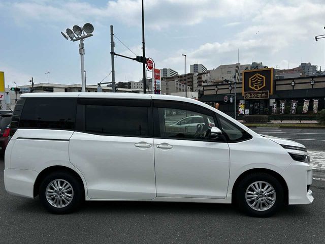 TOYOTA VOXY 2015 Image 31