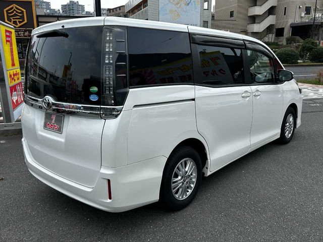 TOYOTA VOXY 2015 Image 31