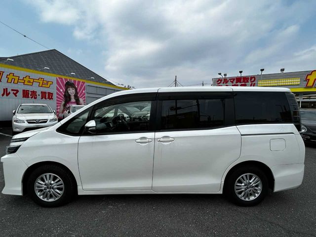 TOYOTA VOXY 2015 Image 31