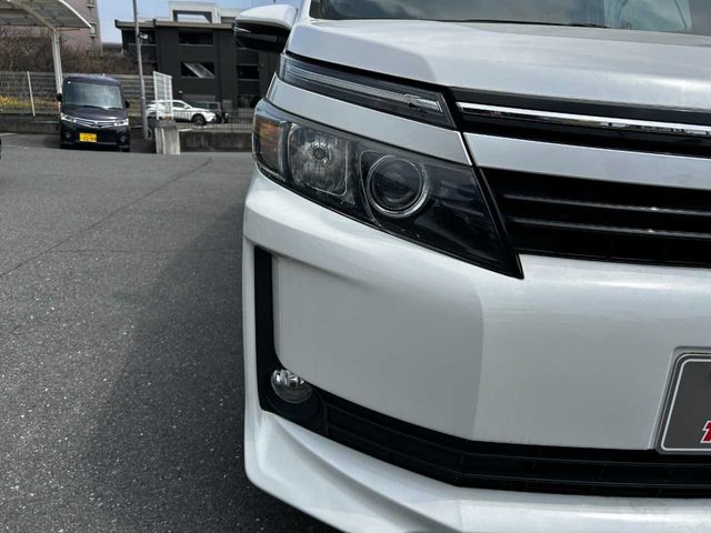 TOYOTA VOXY 2015 Image 31