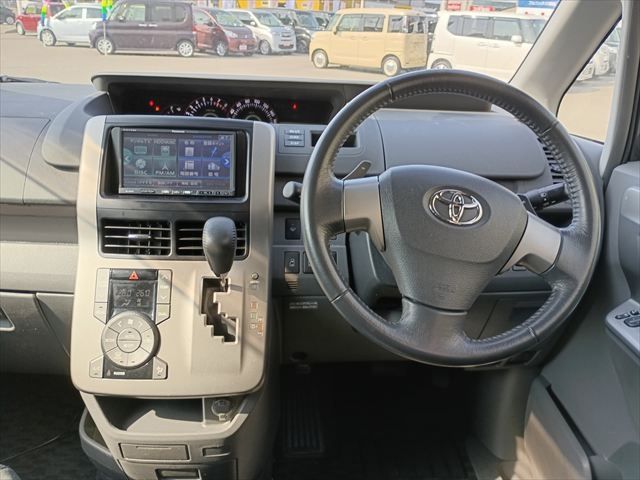 TOYOTA VOXY 4WD 2010 Image 31