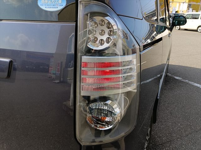 TOYOTA VOXY 4WD 2010 Image 31