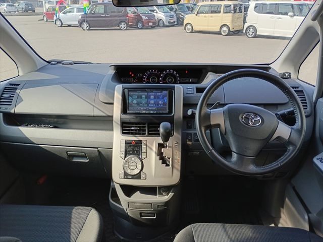 TOYOTA VOXY 4WD 2010 Image 31